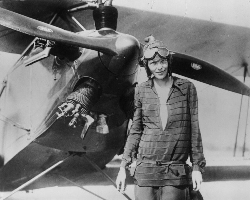 amelia_earhart_1928