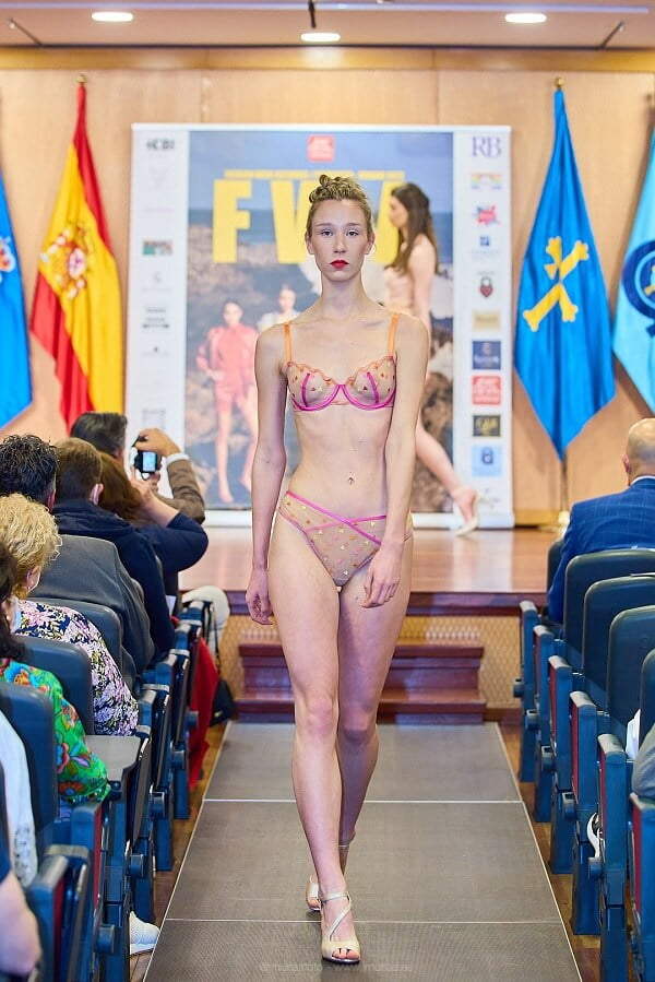 desfile de lencería y moda baño E-lakokette